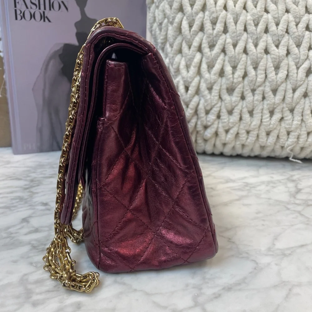 CHANEL stylish quilted
